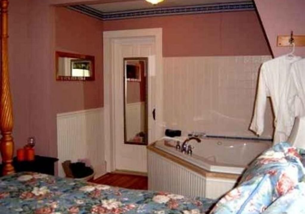 Photo of Others in Canadensis