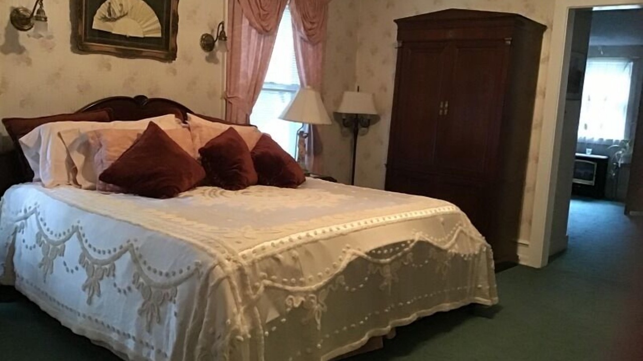 Photo of Others in Canadensis