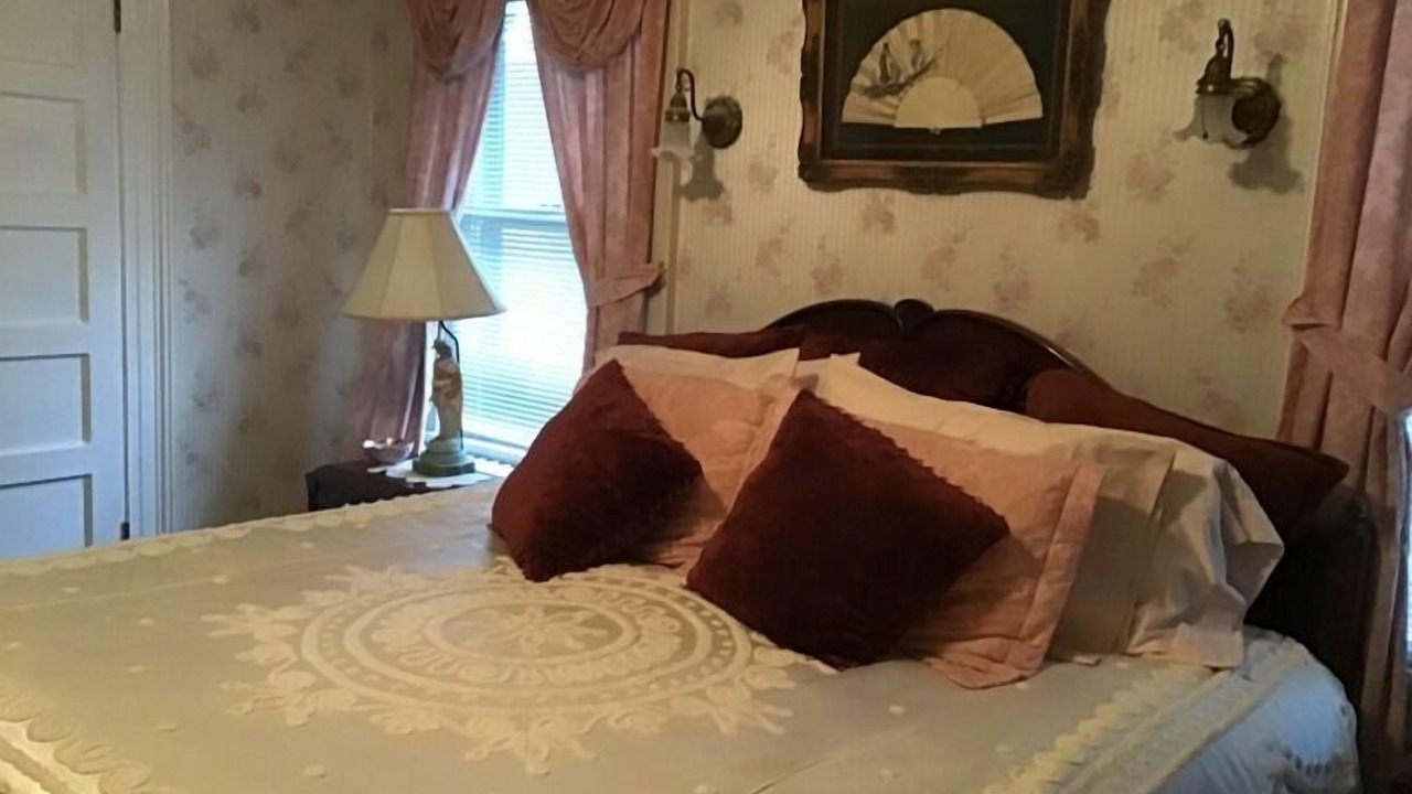 Photo of Others in Canadensis