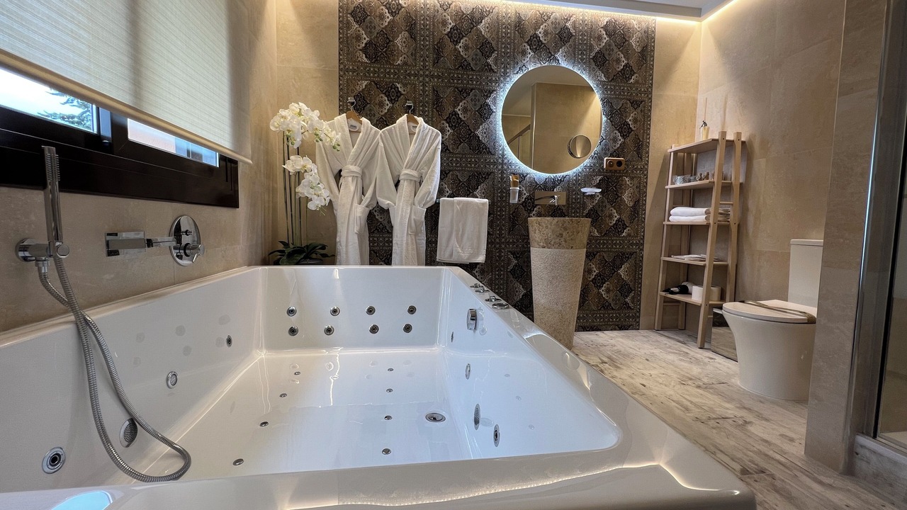 Photo of Bathroom in Pontons
