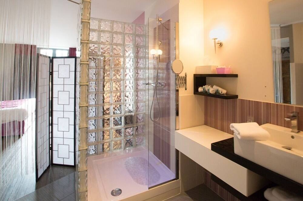 Photo of Bathroom in Beaulieu-sur-Dordogne