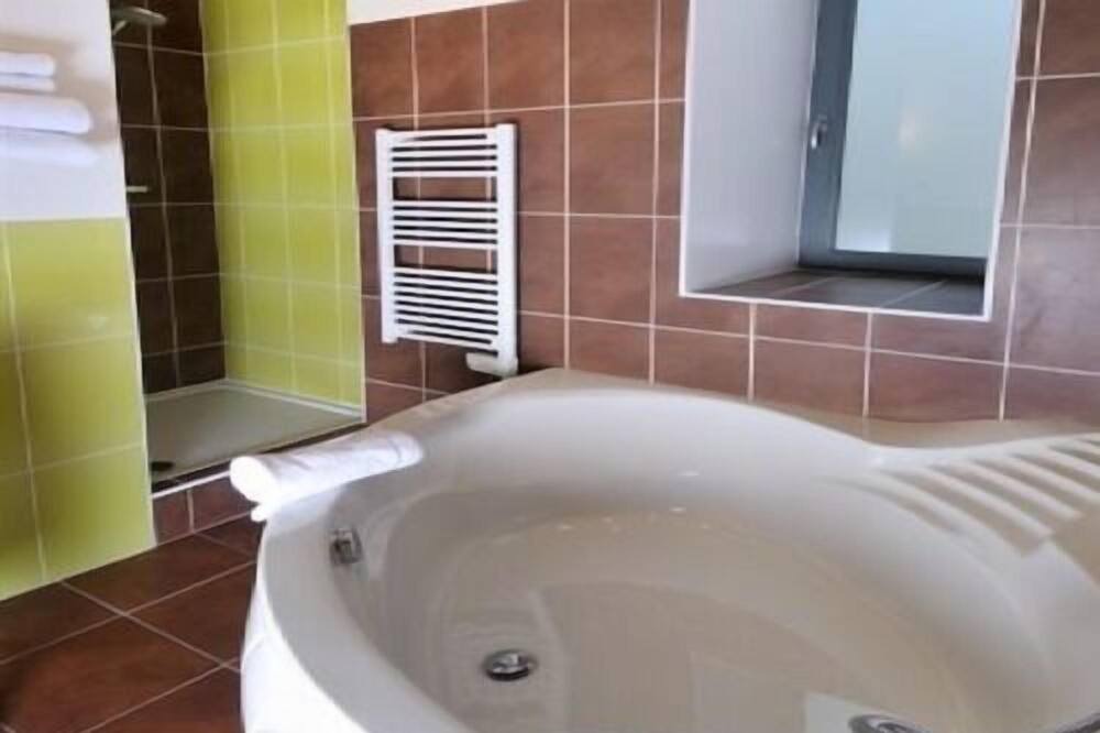 Photo of Bathroom in Beaulieu-sur-Dordogne