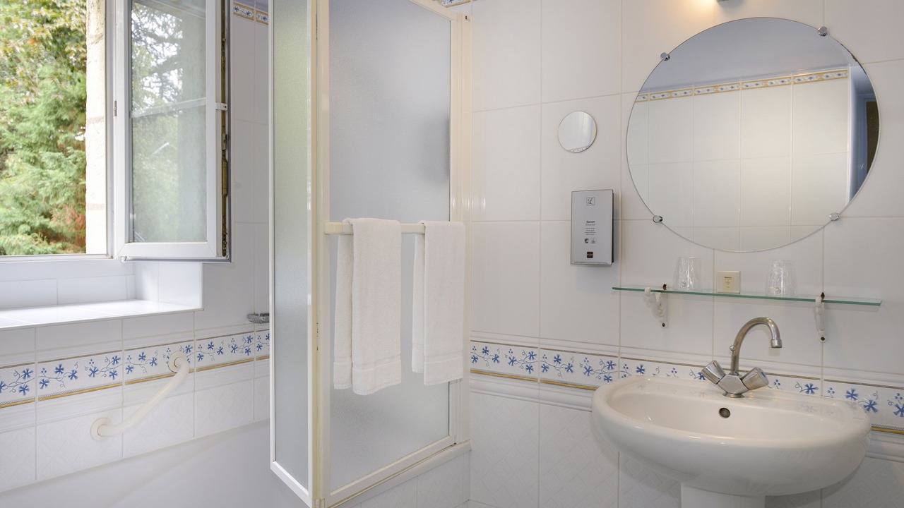 Photo of Bathroom in Beaumont-en-Veron