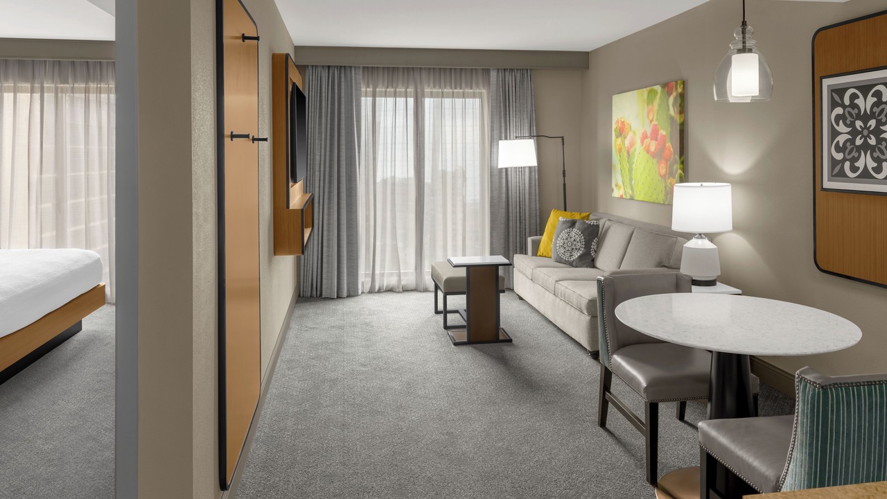 Photo of Bedroom in Main - Military Plaza