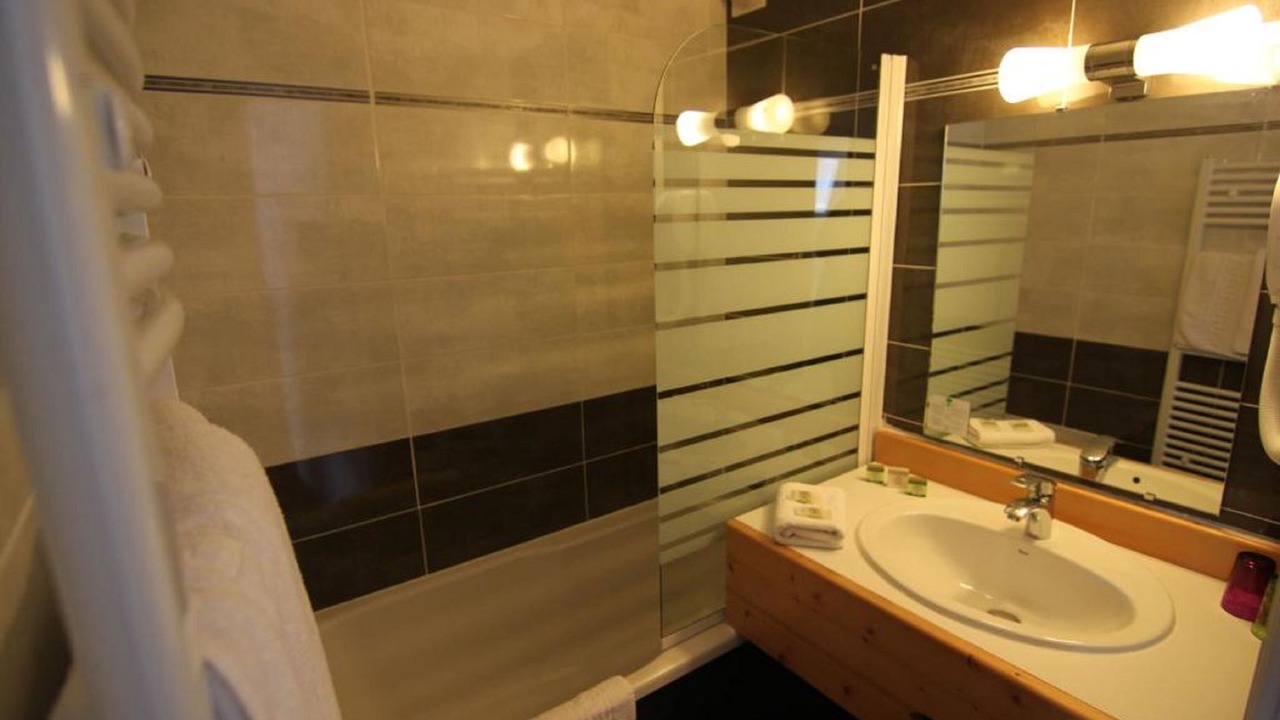 Photo of Bathroom in Embrun