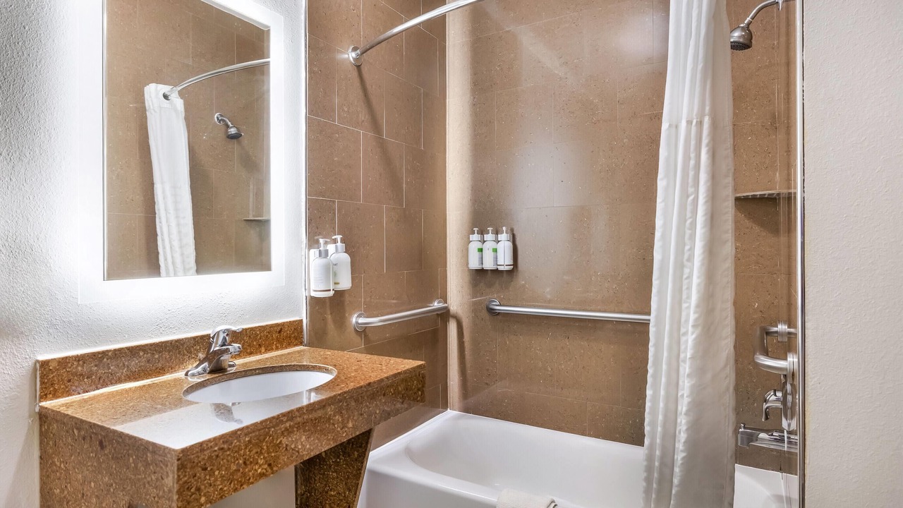 Photo of Bathroom in Alvin