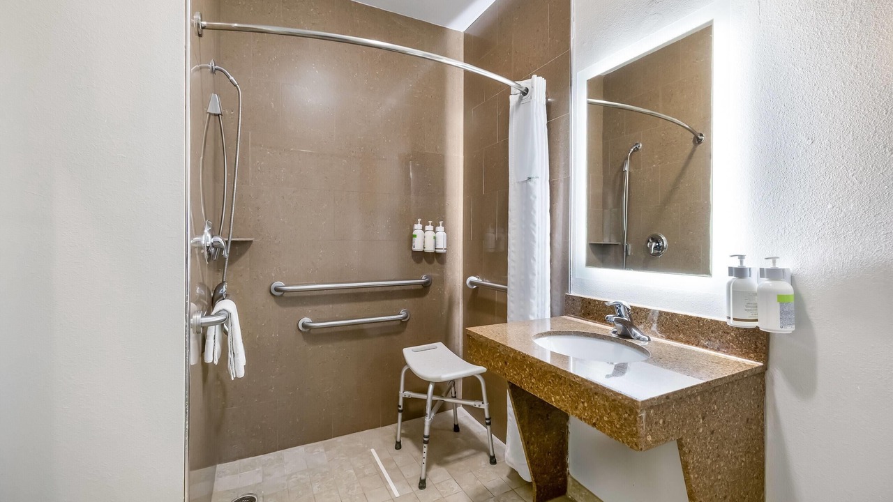 Photo of Bathroom in Alvin