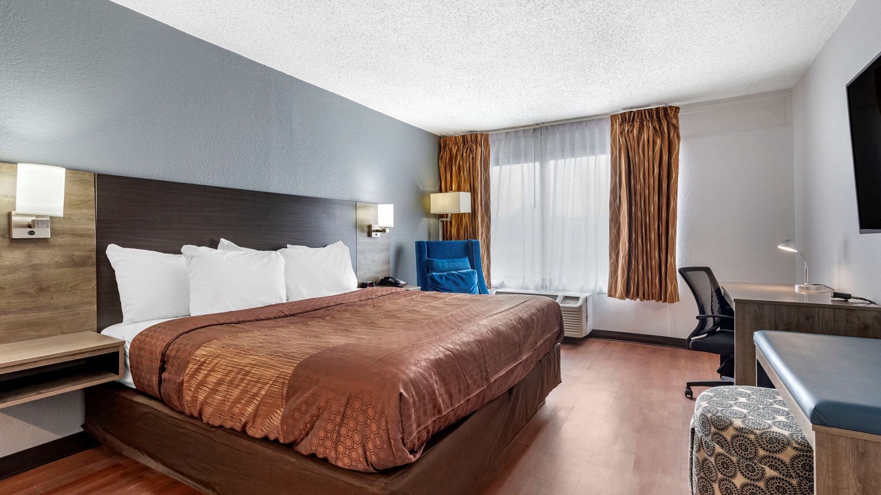 Photo of Bedroom in Sulphur Springs
