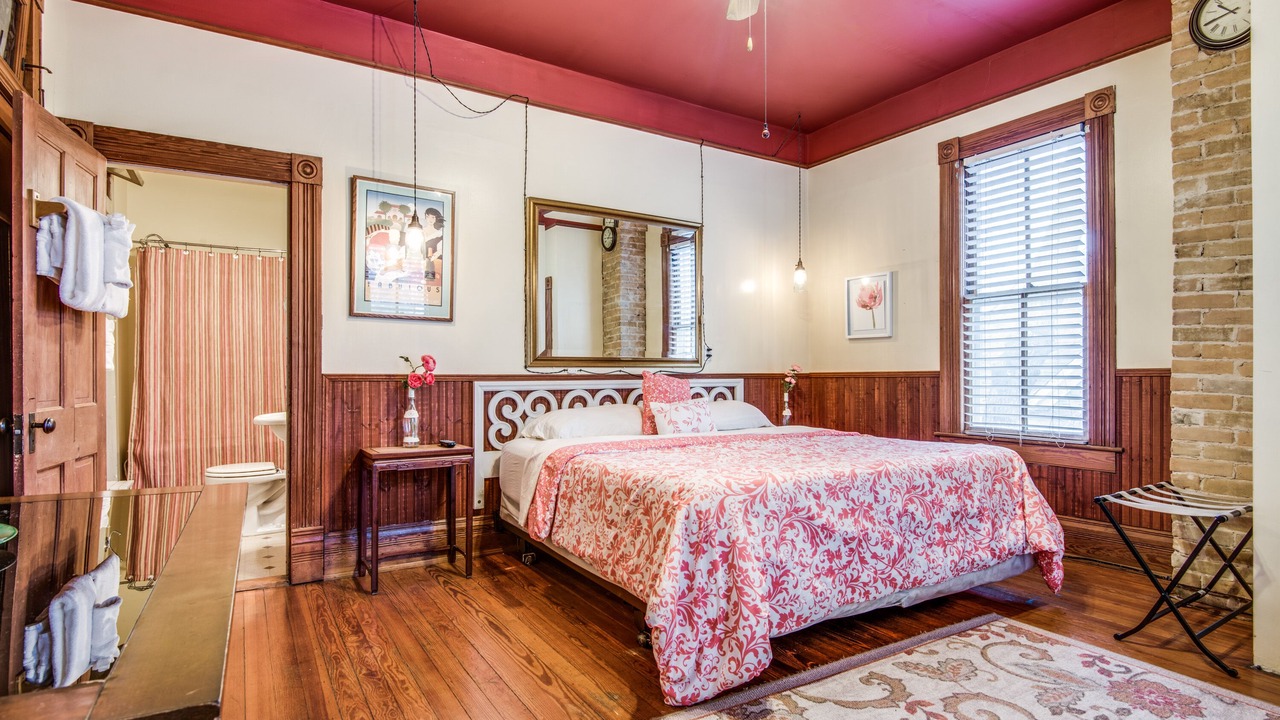 Photo of Bedroom in Midtown