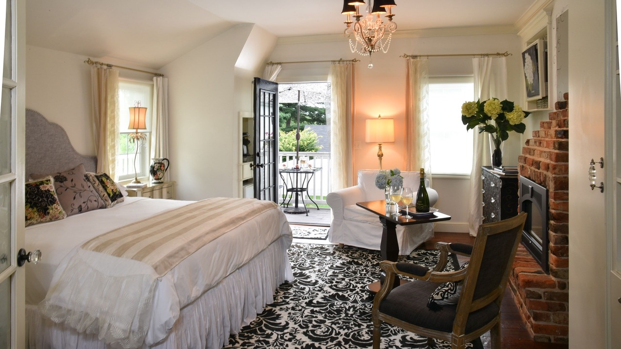 Photo of Livingroom in South Glastonbury