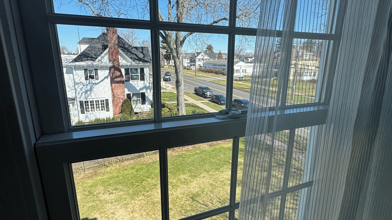 Photo of Livingroom in South Glastonbury