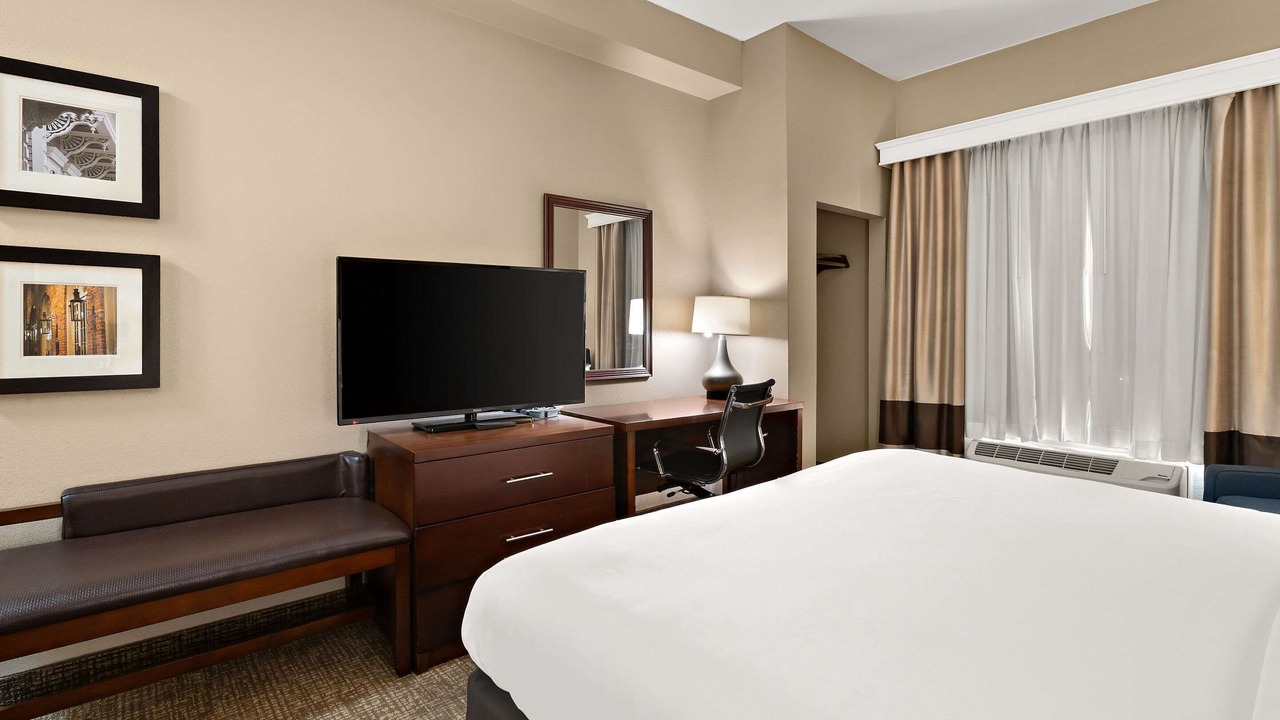 Photo of Bedroom in Kenner - Louis Armstrong International Airport