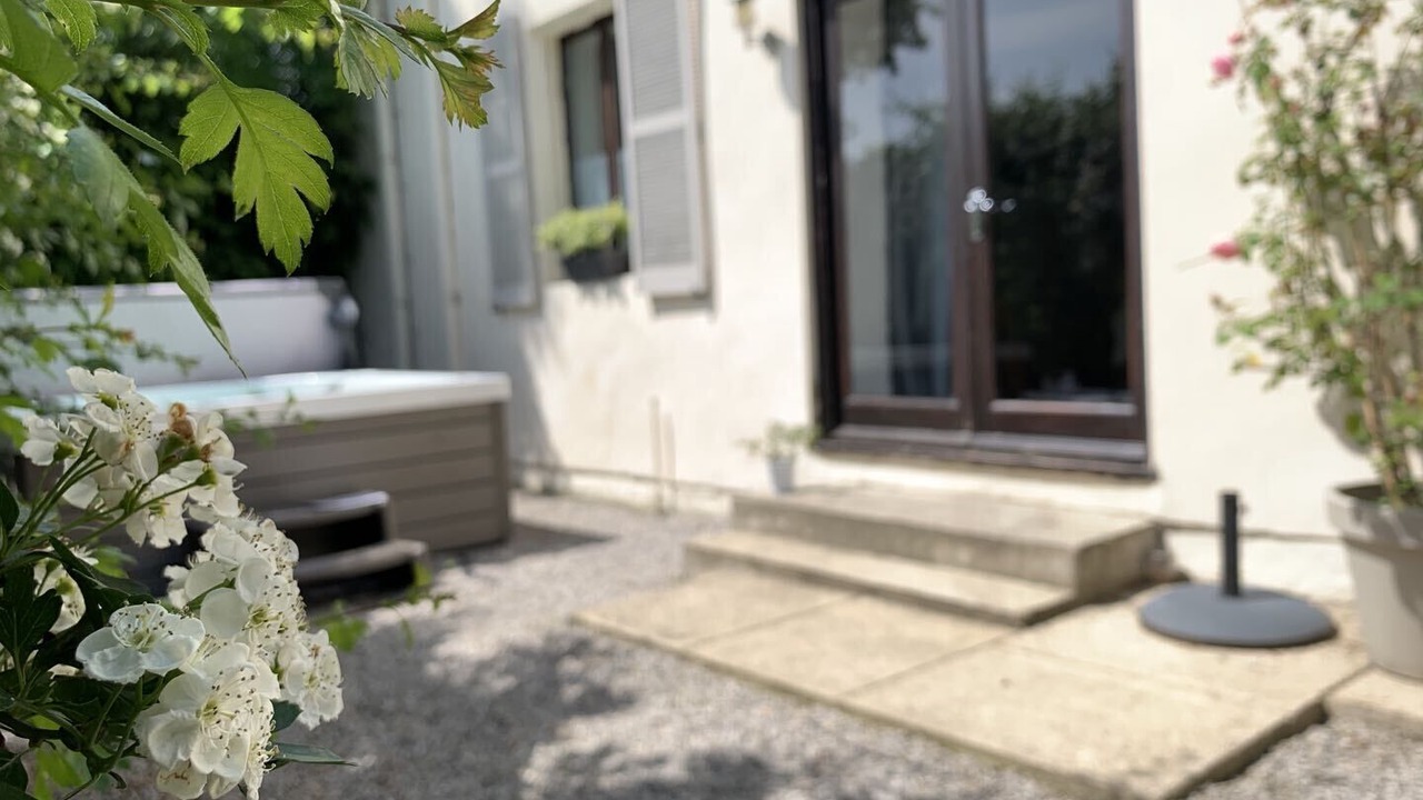 Photo of Buildings in Heuchin