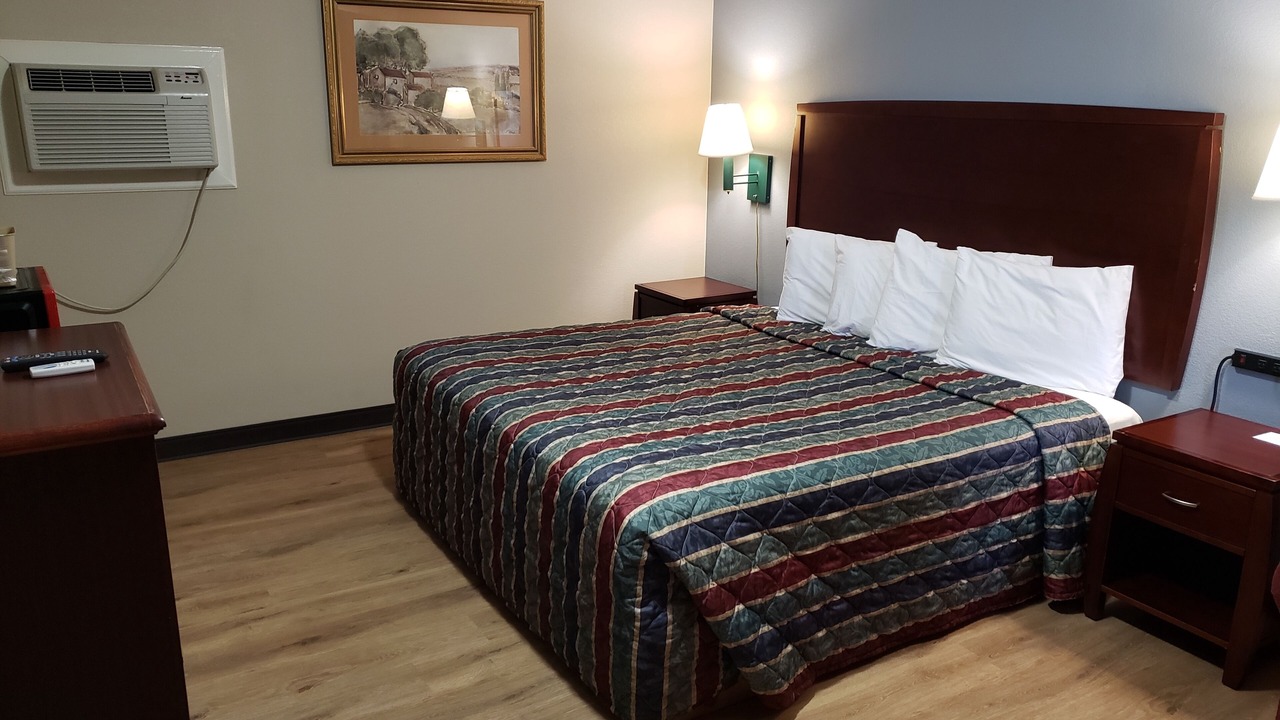 Photo of Bedroom in Crump