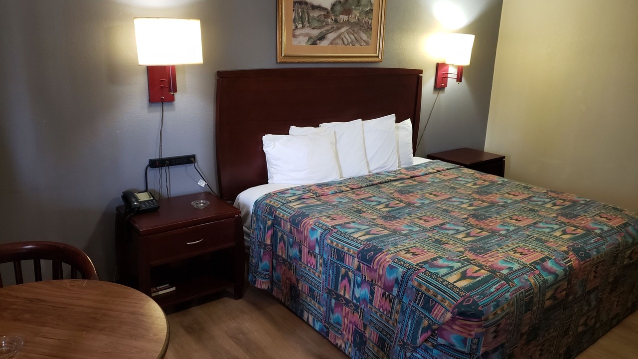 Photo of Bedroom in Crump