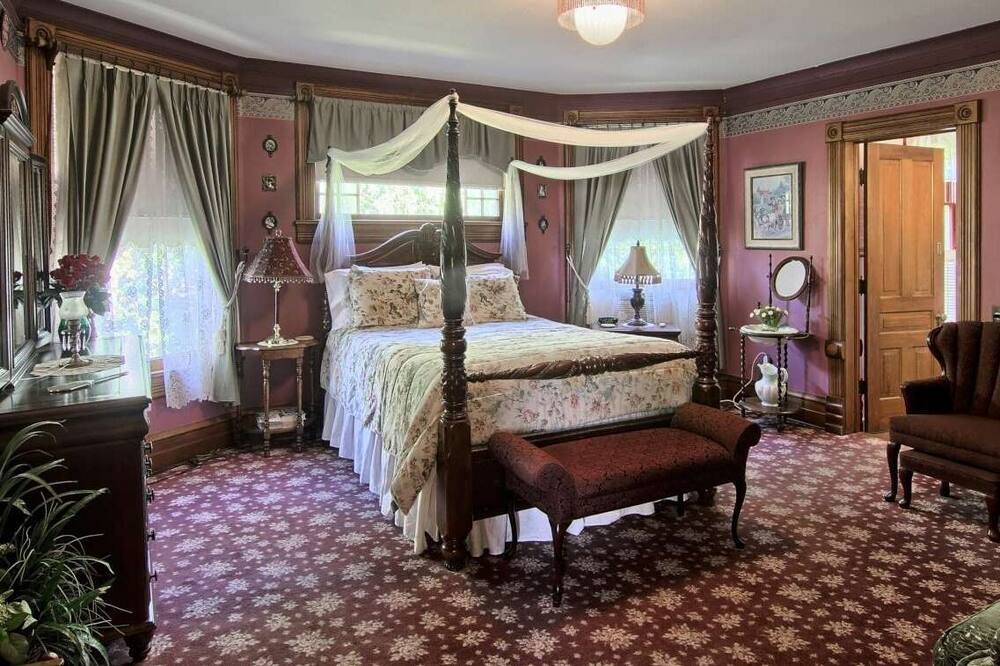 Photo of Bedroom in Bellaire