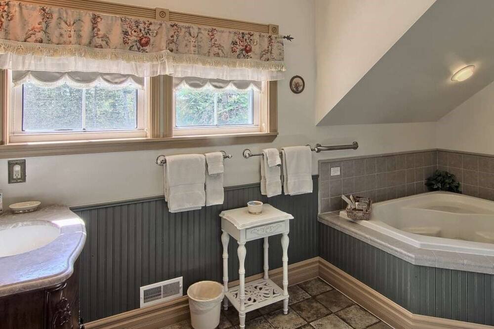 Photo of Bathroom in Bellaire