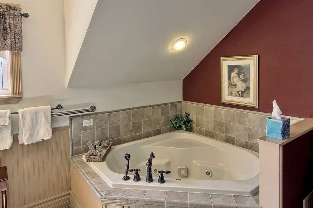 Photo of Bathroom in Bellaire