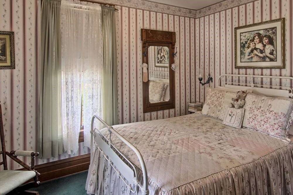 Photo of Bedroom in Bellaire