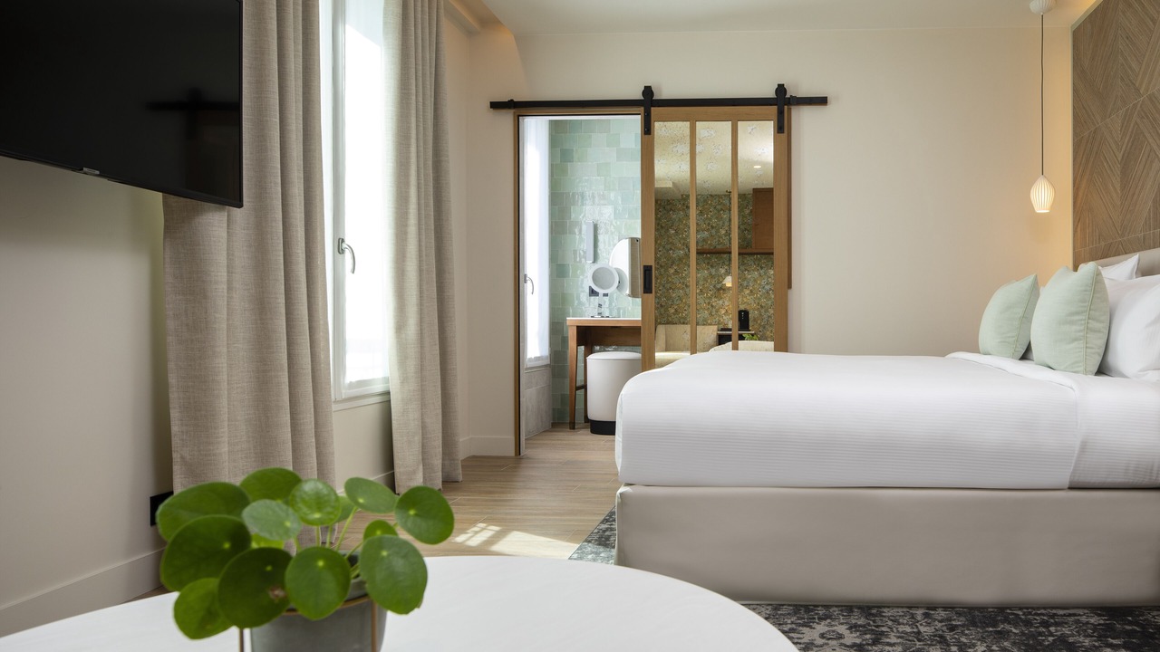 Photo of Bedroom in 8th Arrondissement