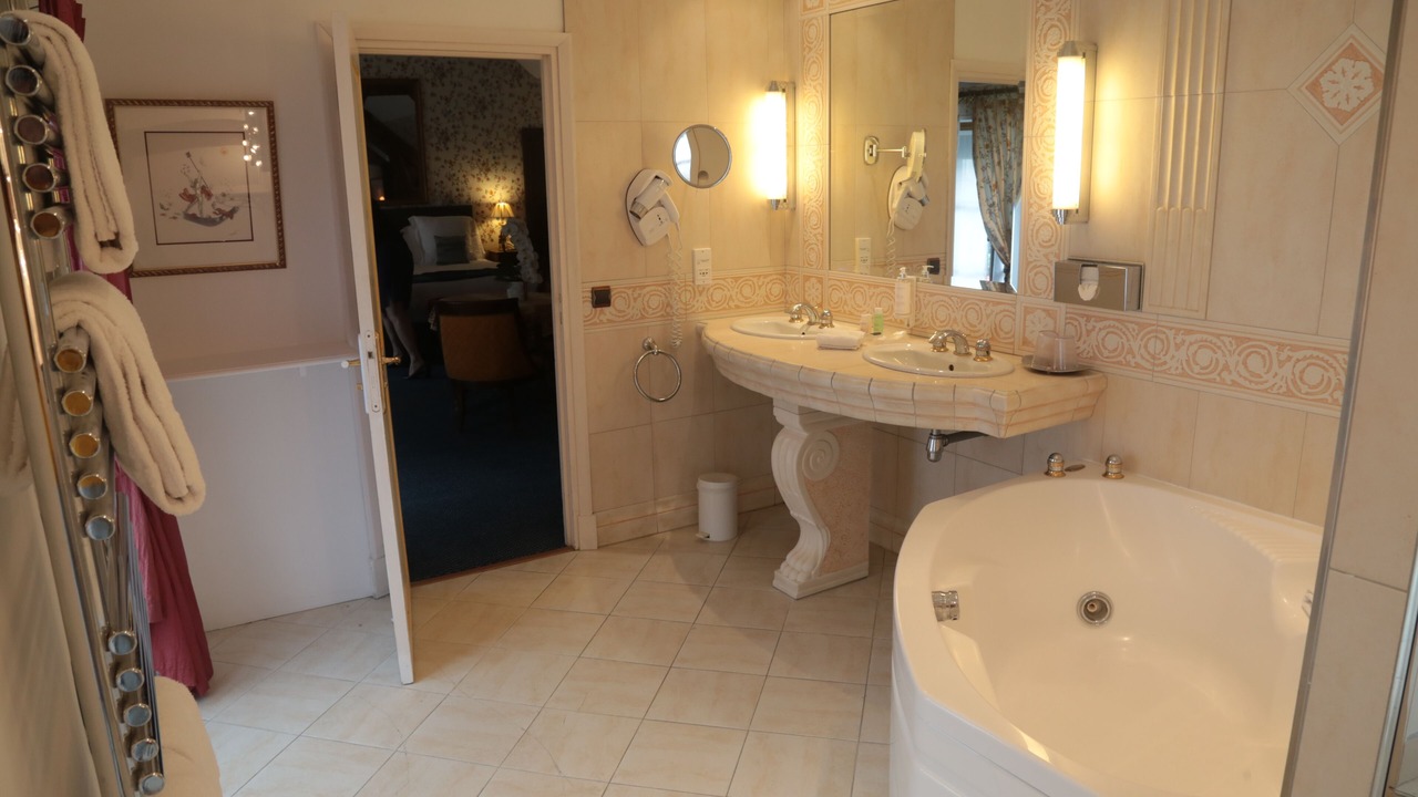 Photo of Bathroom in Barbizon