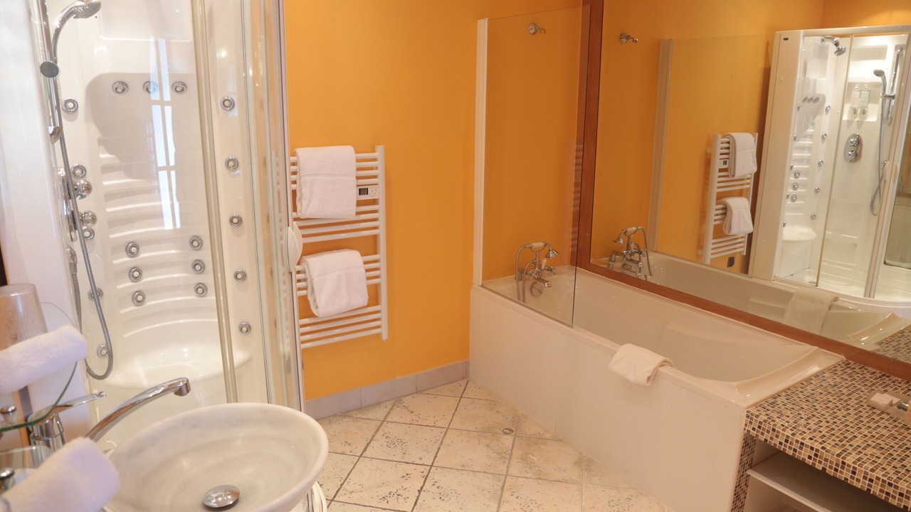 Photo of Bathroom in Barbizon