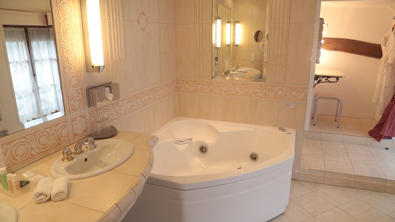 Photo of Bathroom in Barbizon