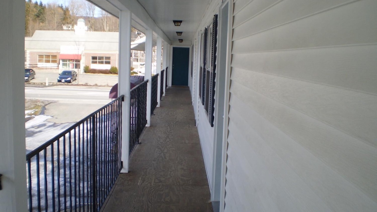 Photo of Others in Lee