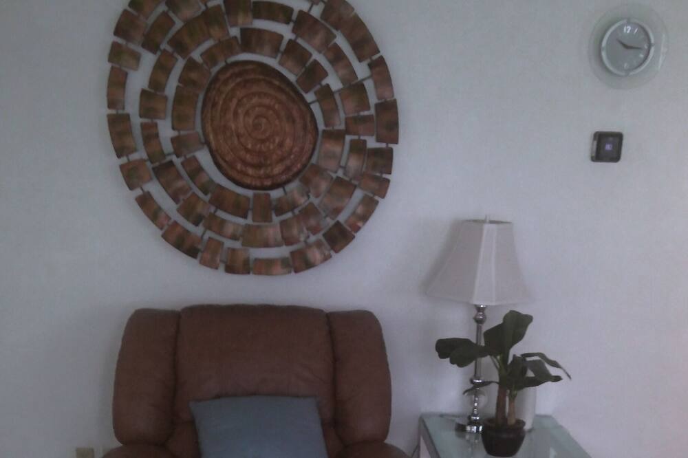 Photo of Livingroom in Lake Worth Corridor