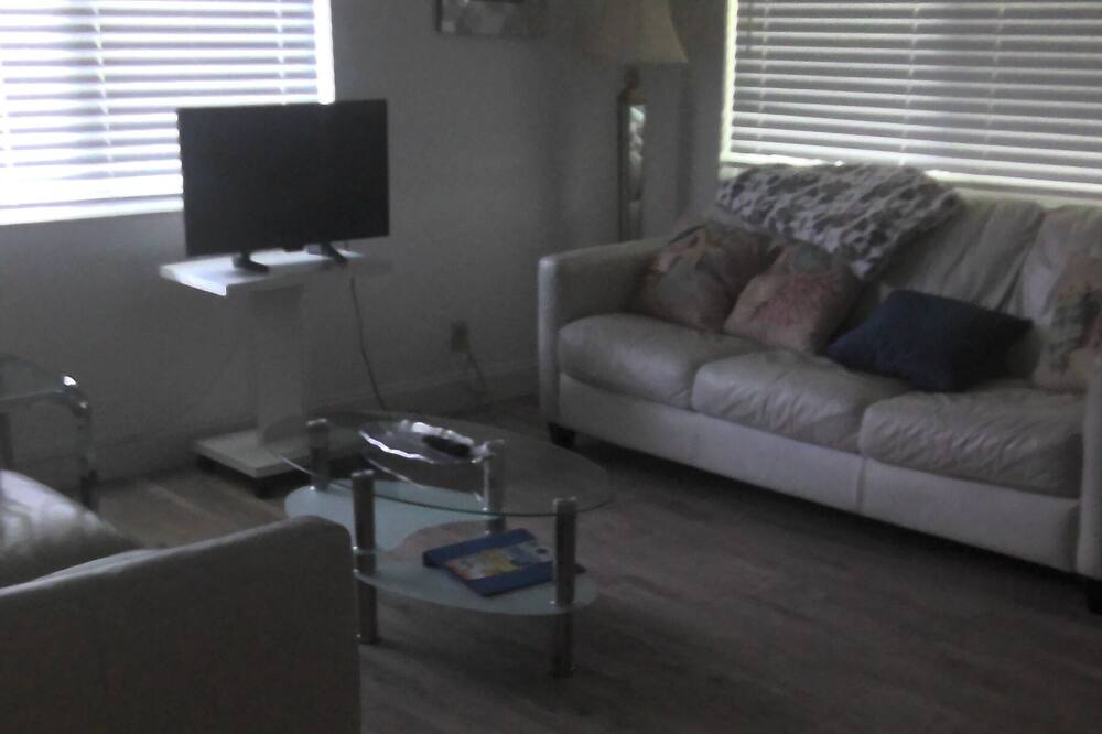Photo of Livingroom in Lake Worth Corridor