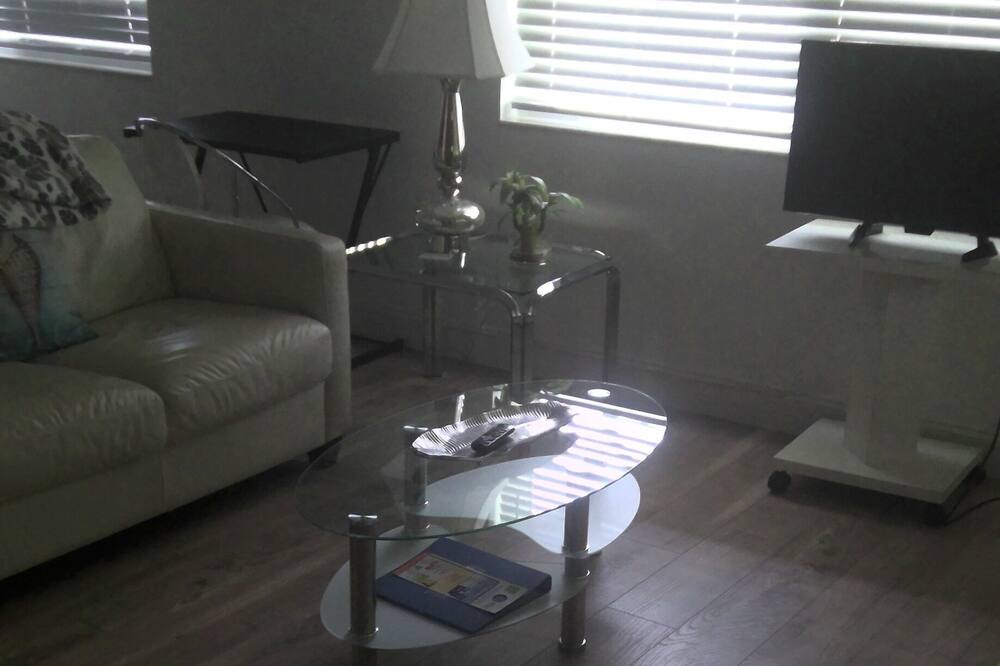 Photo of Livingroom in Lake Worth Corridor
