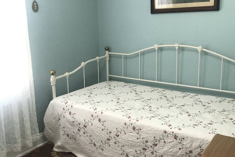 Photo of Bedroom in Keizer