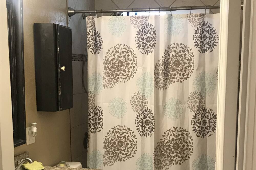 Photo of Bathroom in Keizer