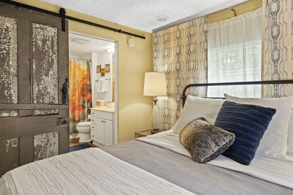 Photo of Bedroom in Avondale