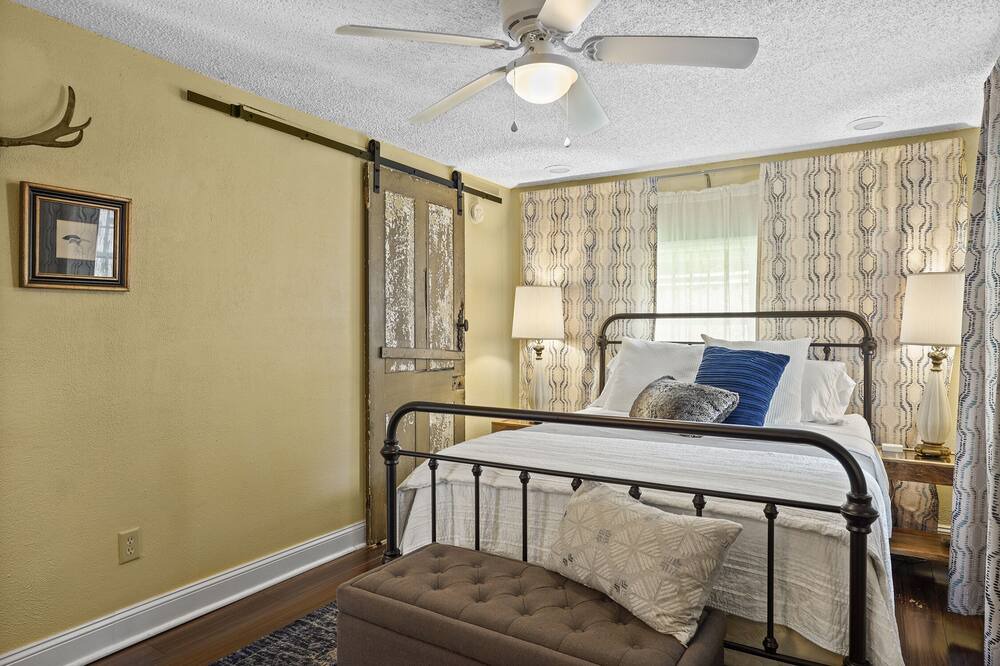 Photo of Bedroom in Avondale