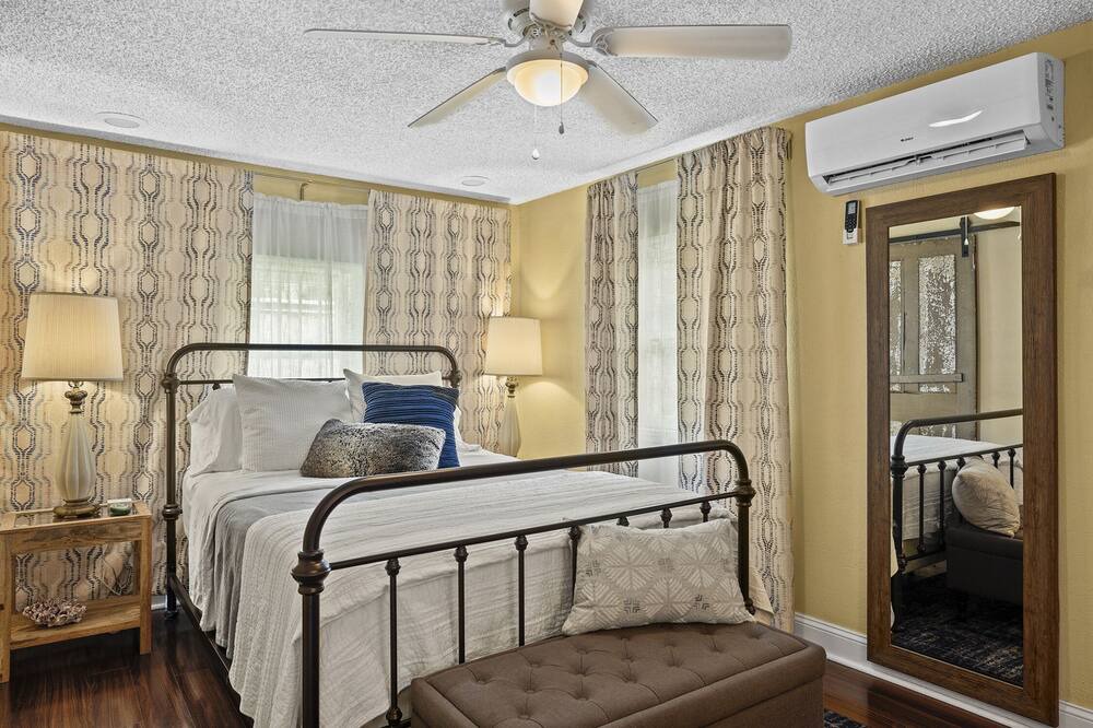 Photo of Bedroom in Avondale