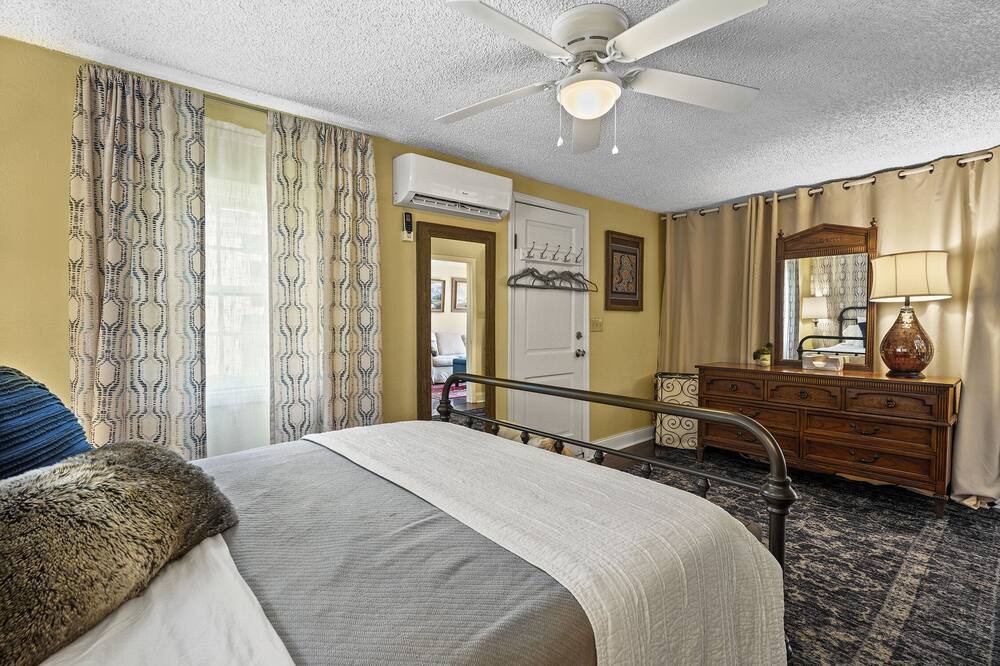 Photo of Bedroom in Avondale