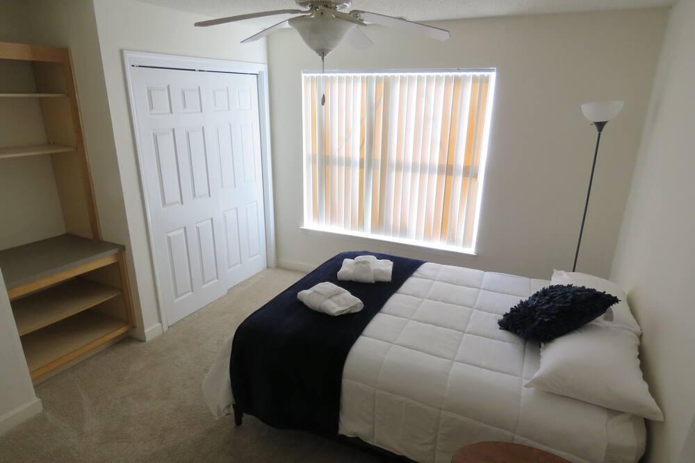 Photo of Bedroom in Keowee