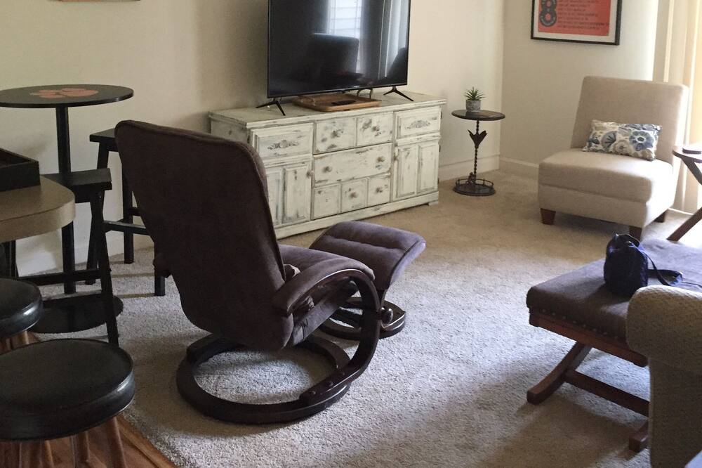 Photo of Livingroom in Keowee