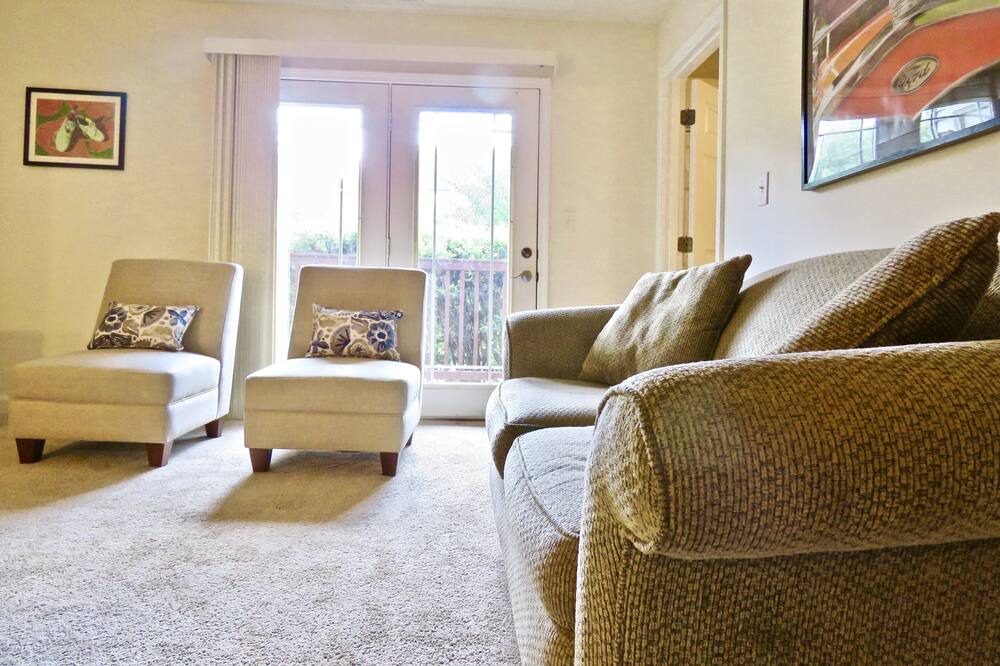 Photo of Bedroom in Keowee