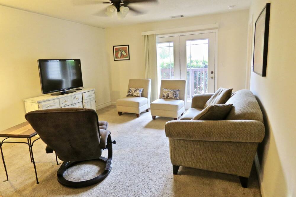 Photo of Livingroom in Keowee