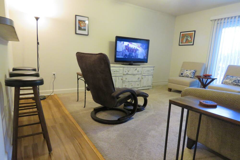 Photo of Bedroom in Keowee
