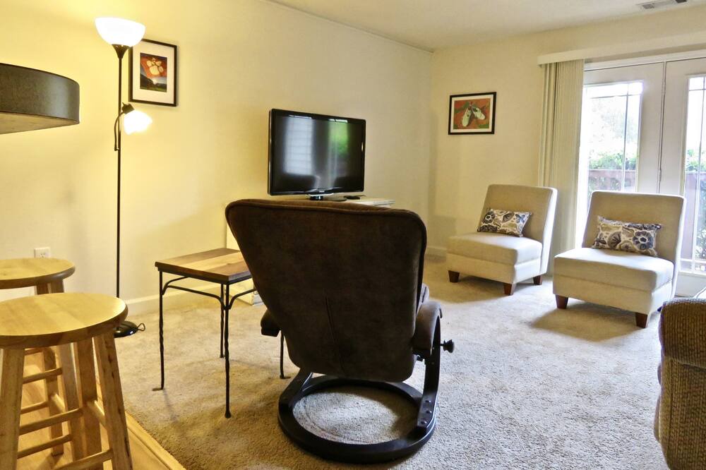 Photo of Livingroom in Keowee