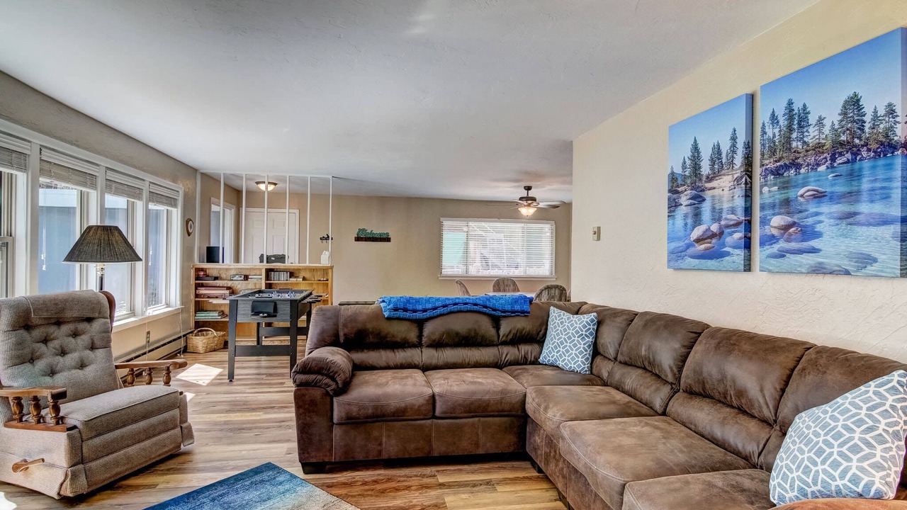 Photo of Livingroom in Black Bart