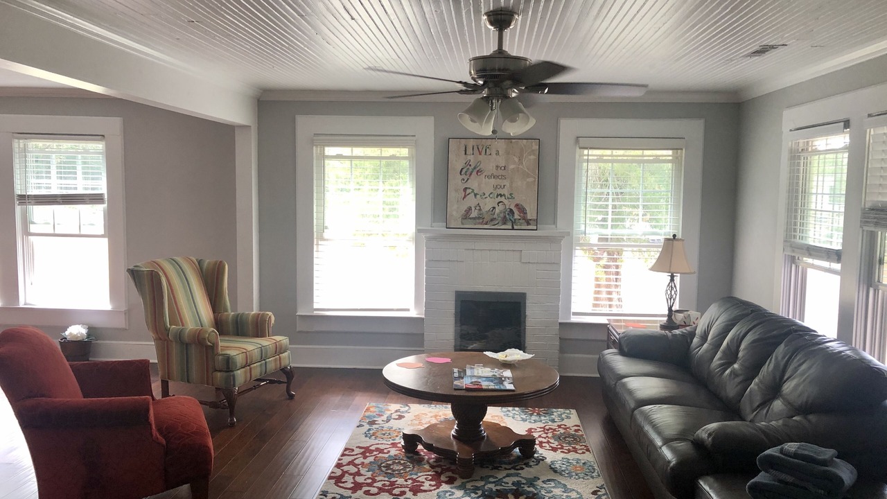 Photo of Livingroom in Talladega
