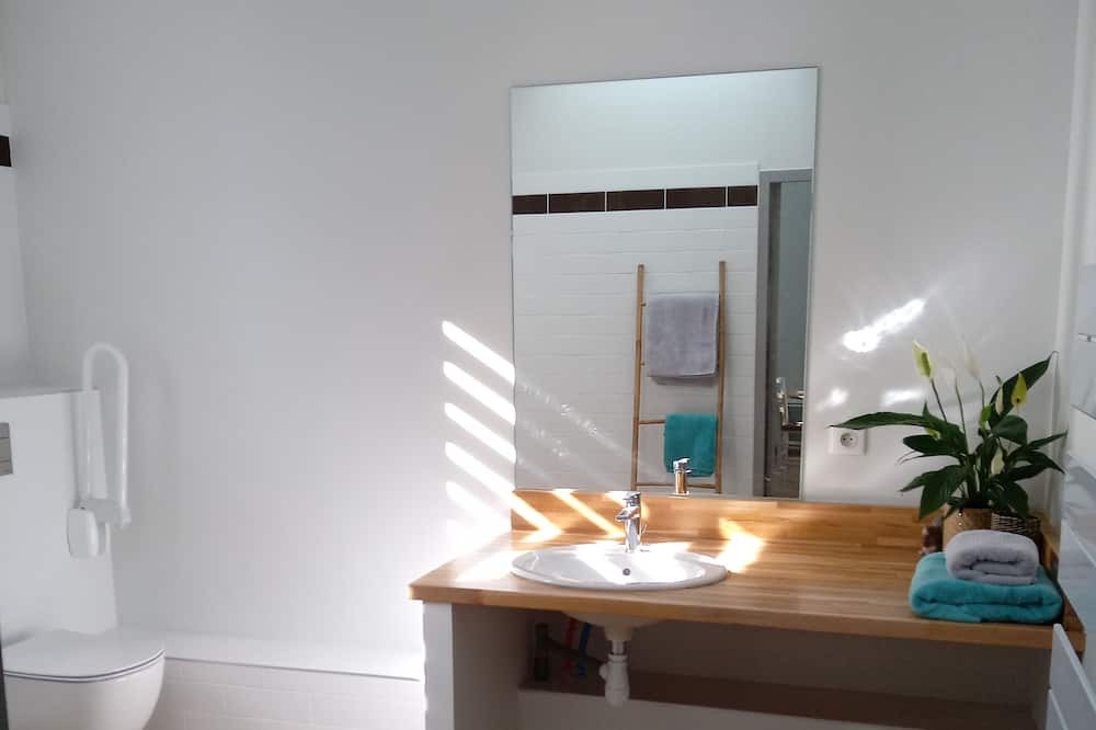 Photo of Bathroom in Saint-Denis