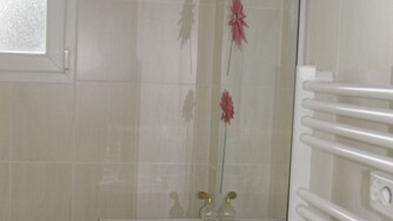 Photo of Bathroom in Nozay