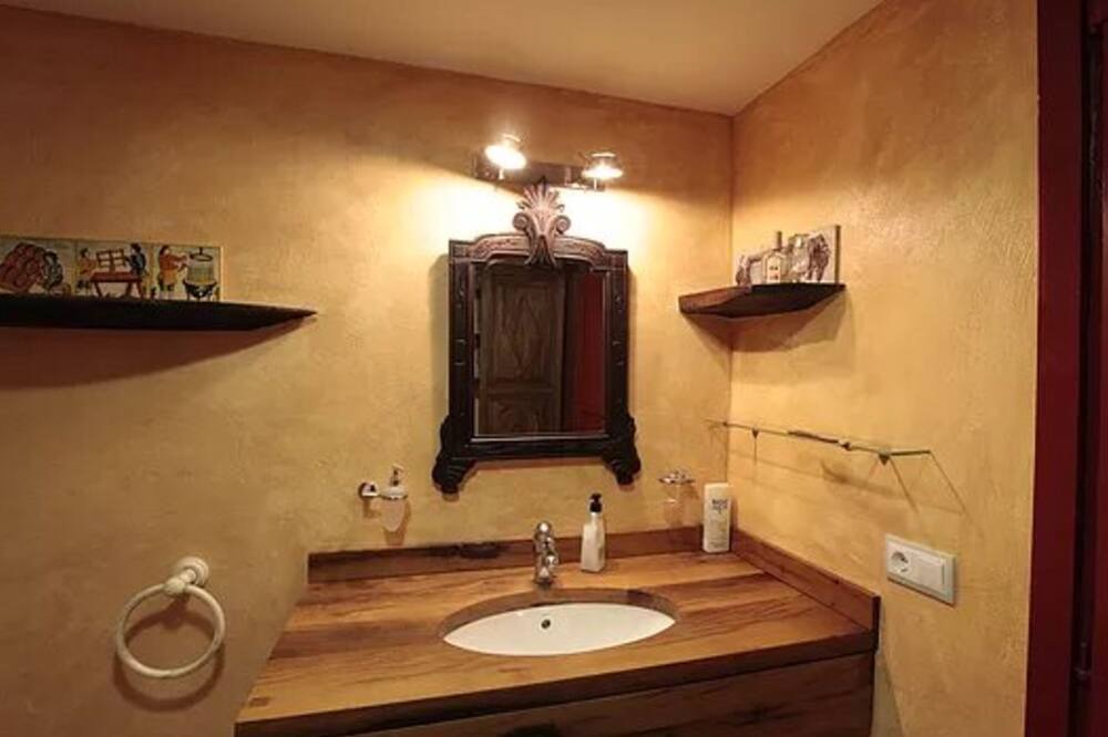 Photo of Bathroom in Ponts