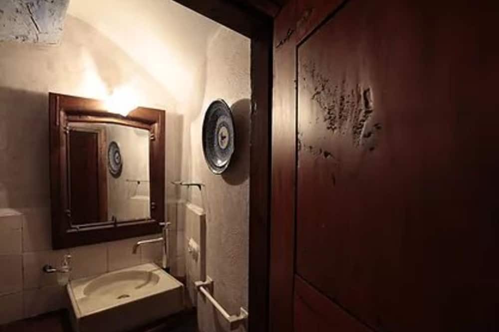 Photo of Bathroom in Ponts
