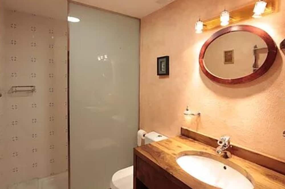 Photo of Bathroom in Ponts